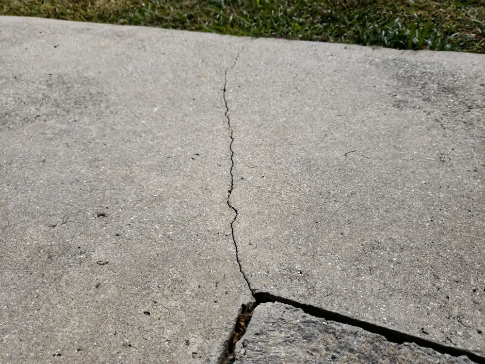 crack concrete wall