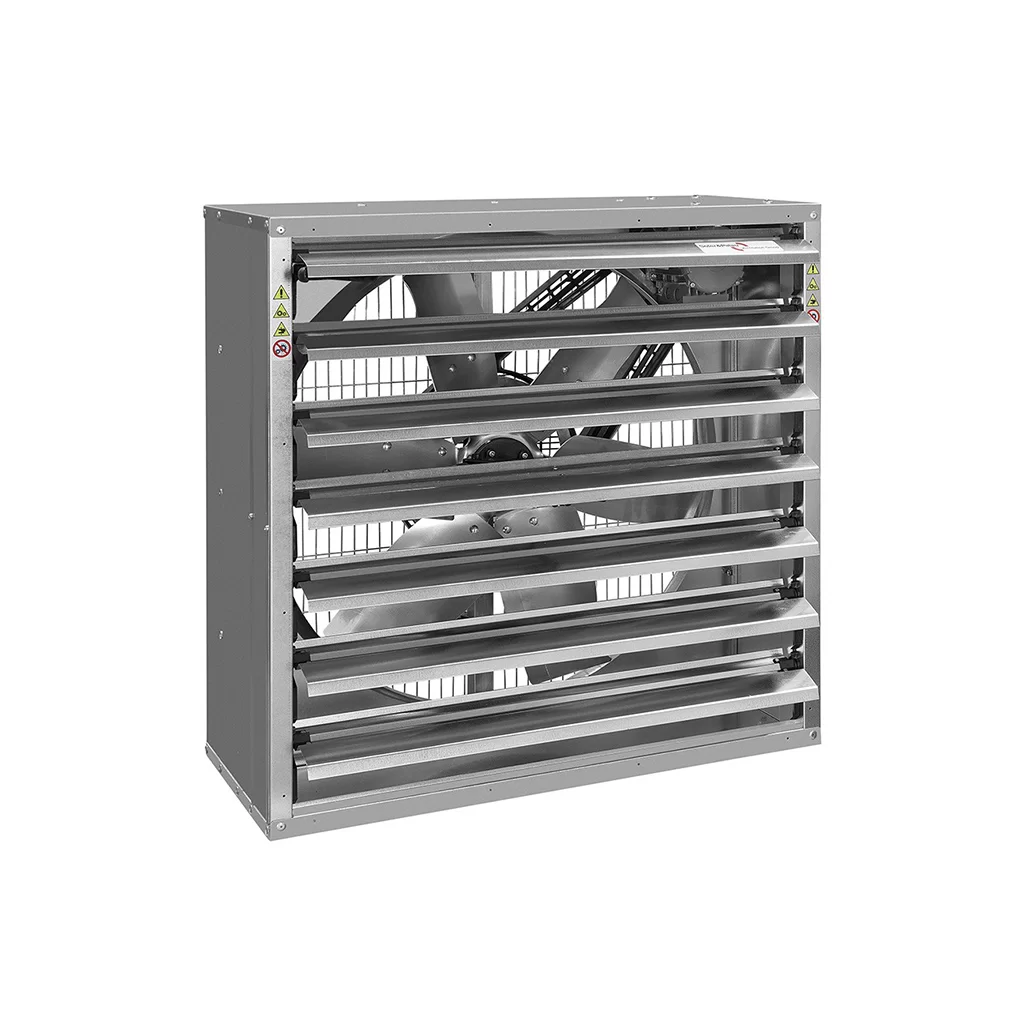 Un ventilador de acero inoxidable está colocado encima de una superficie blanca.