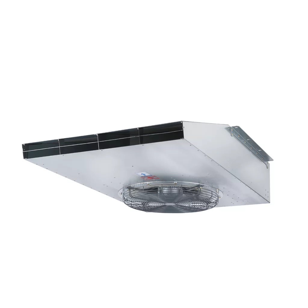 Un ventilador de techo con un ventilador adjunto sobre un fondo blanco.