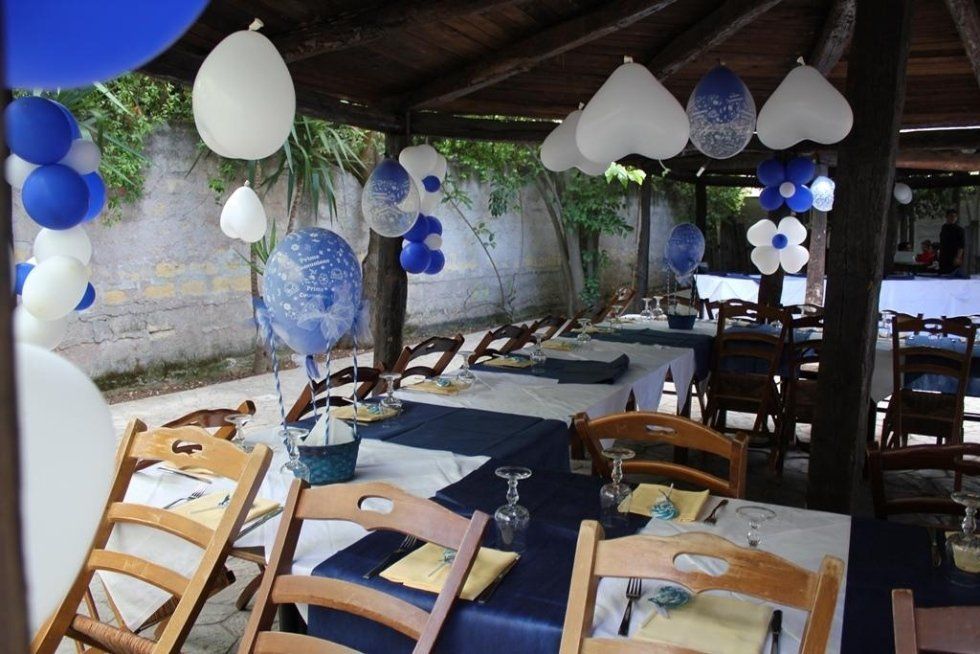 Area esterna del ristorante allestita per un buffet