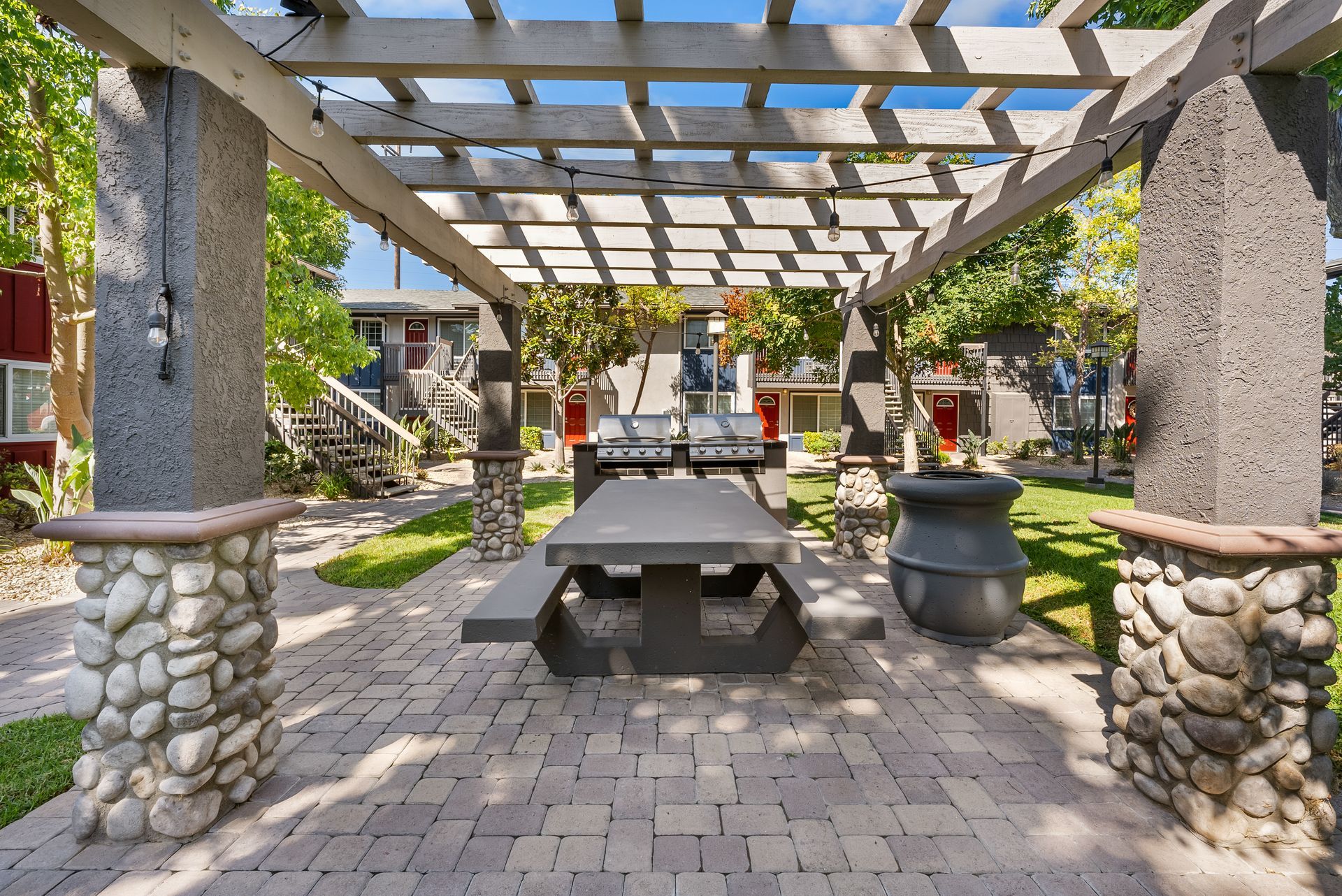 covered picnic table