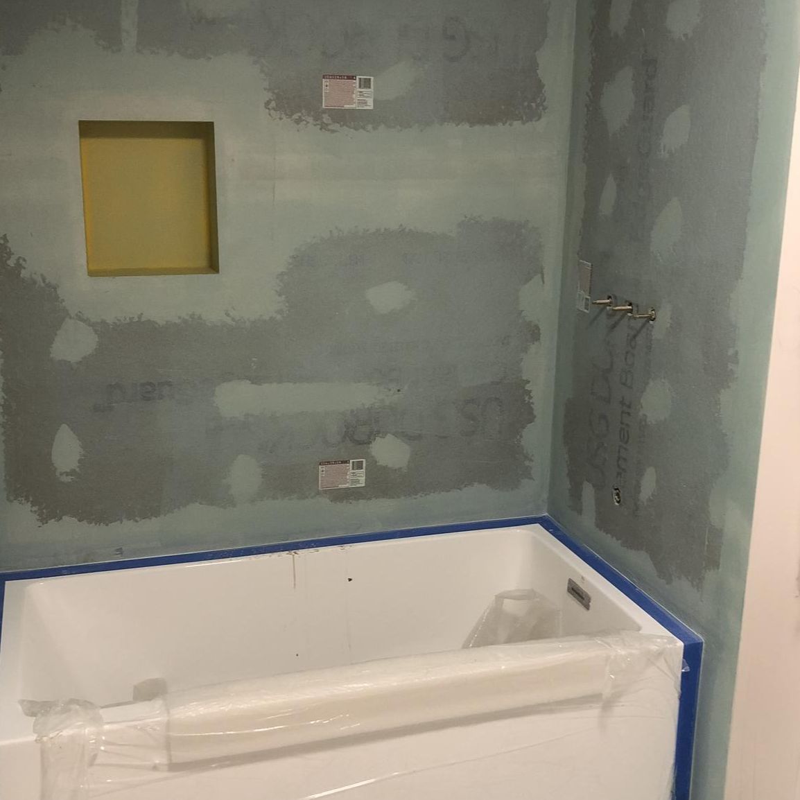 Meg Black and White Bathroom Gallery