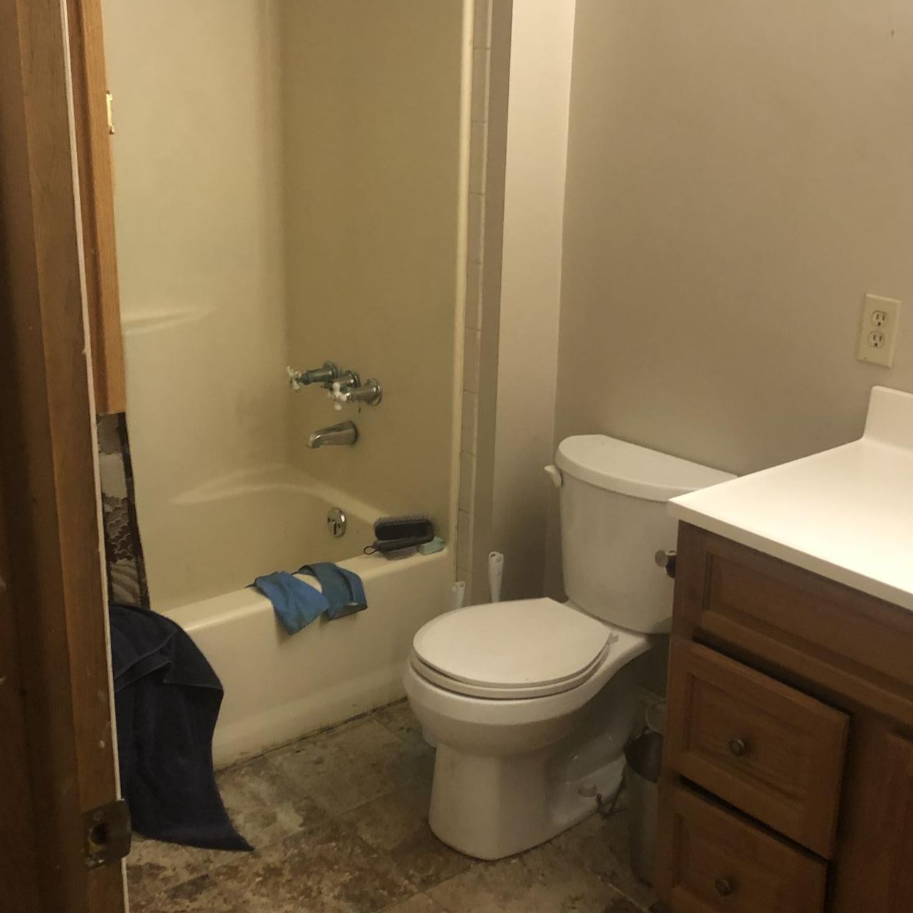 Meg Black and White Bathroom Gallery