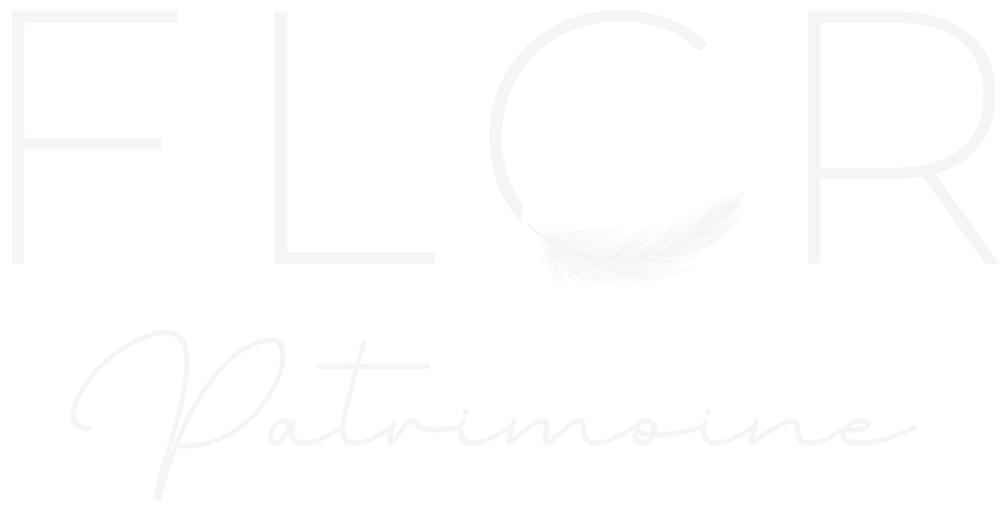 Logo FLCR Patrimoine avec texte et illustration délicate d'une plume.