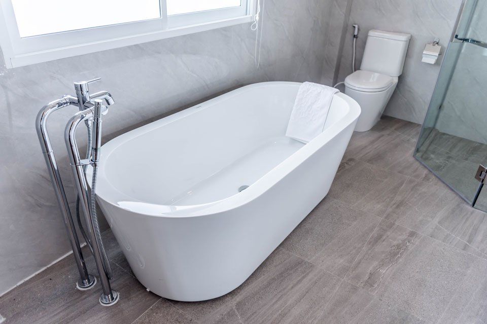 white bath tub