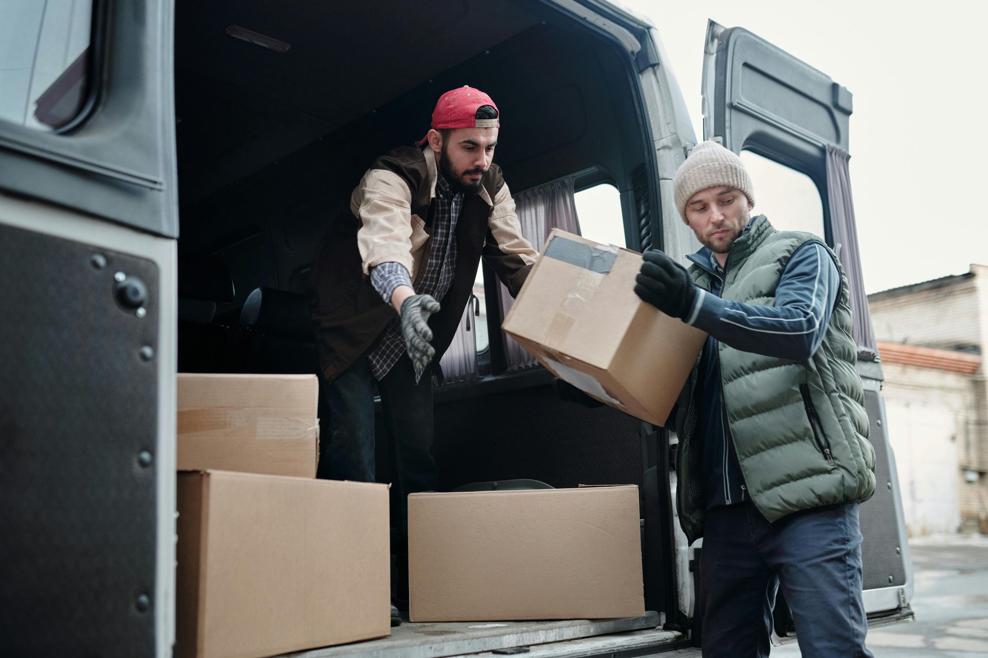 2 employees loading boxes onto a truck