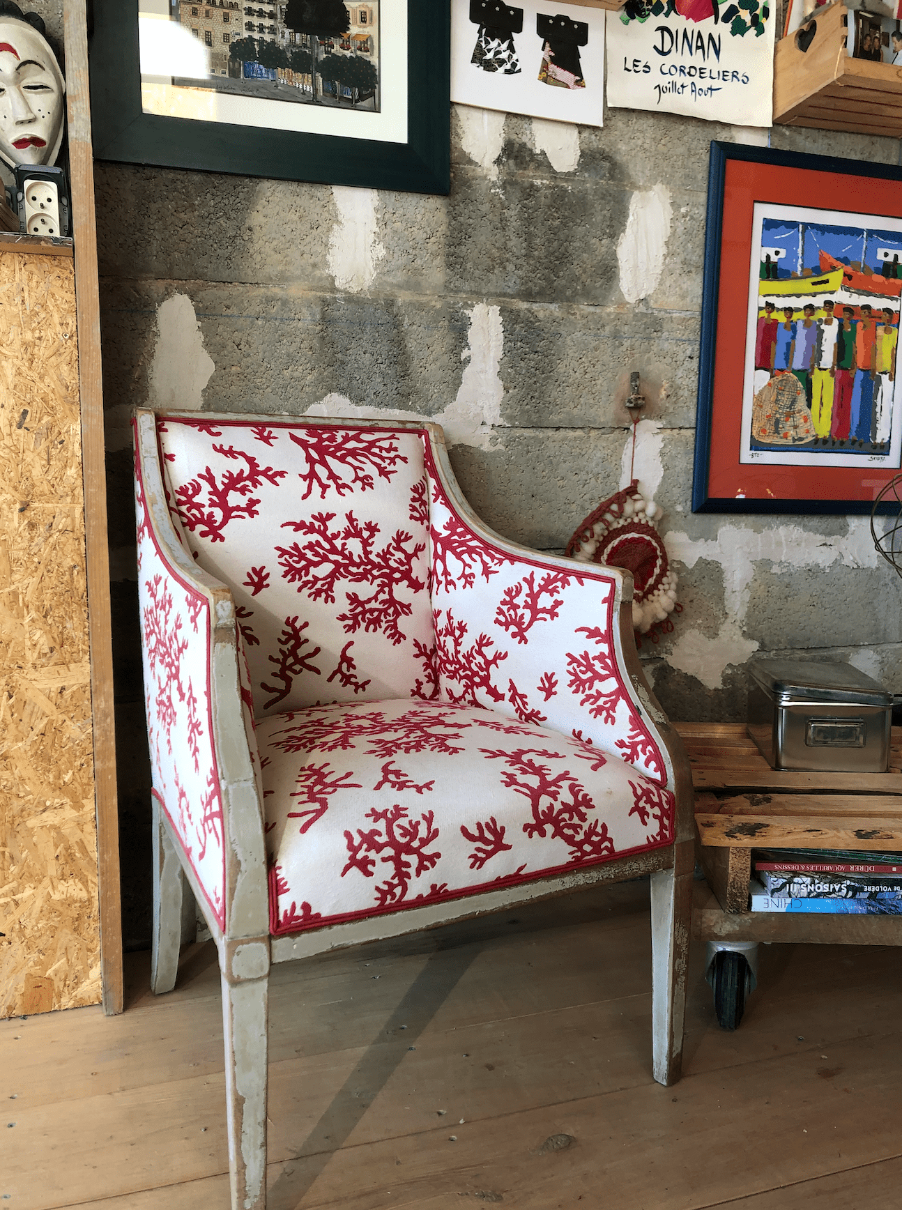 Réfection d’une bergère : restauration et relooking de siège pour allier confort, style et durabilité.