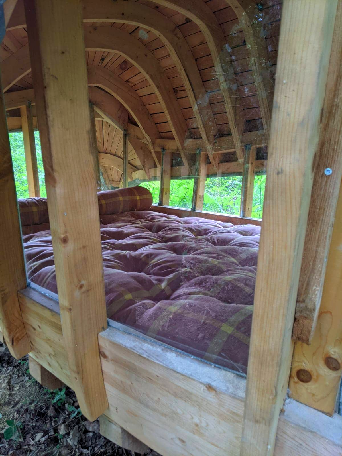 Matelas capitonné, élégant et confortable, alliant style et douceur pour tous vos espaces.