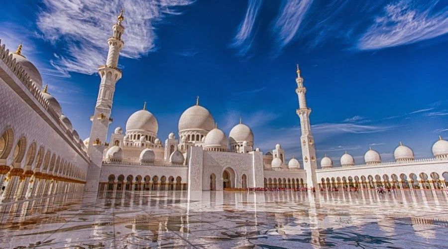 Dubai's stunning mosques, blending traditional architecture with modern designs for spiritual peace