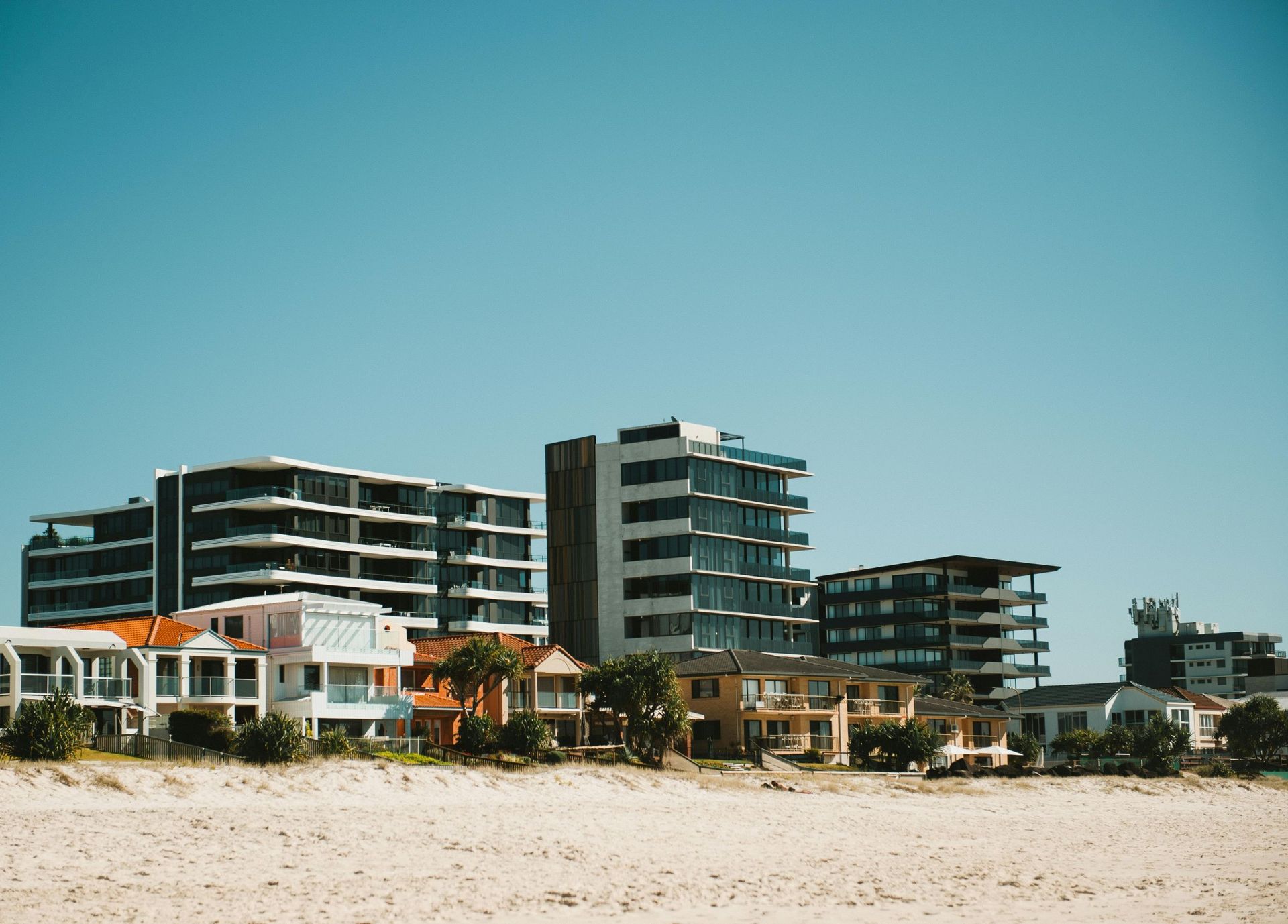 overview of Gold Coast beach: Gold Coast brokers help investors with investment loans.