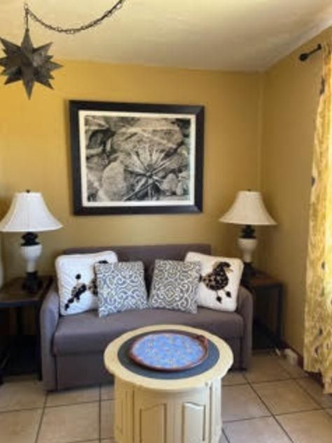 A living room with a couch and two lamps