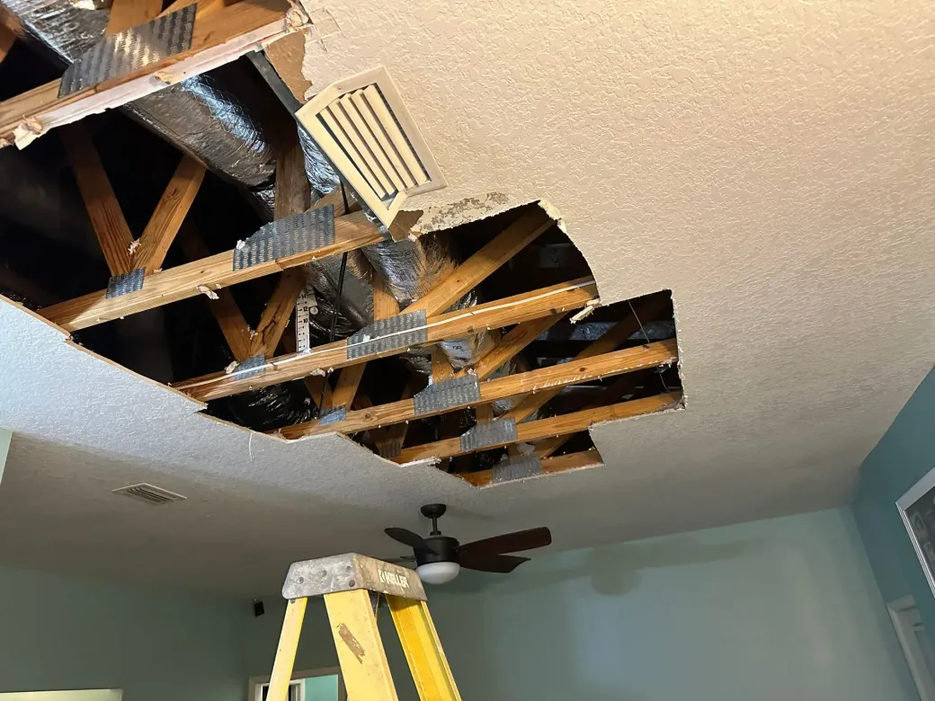 Cleaning Ceiling - Ocala, FL - Puddles Restoration