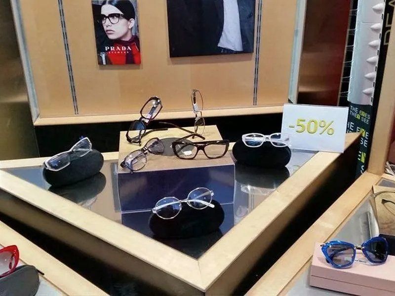 occhiali da vista in esposizione