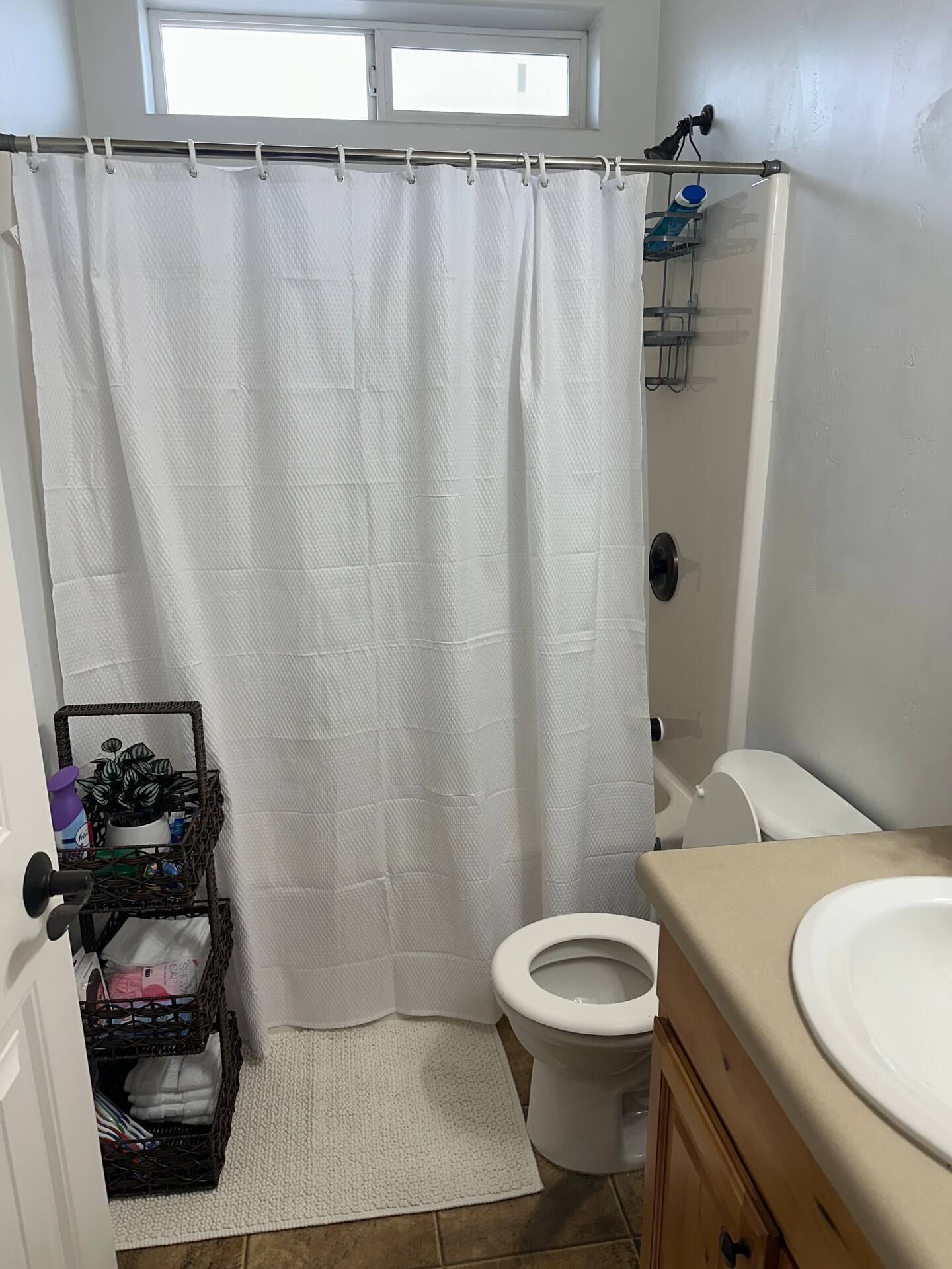 Full Bathroom 1