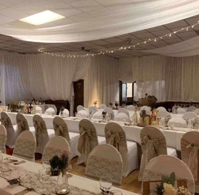 white chairs with gold bows