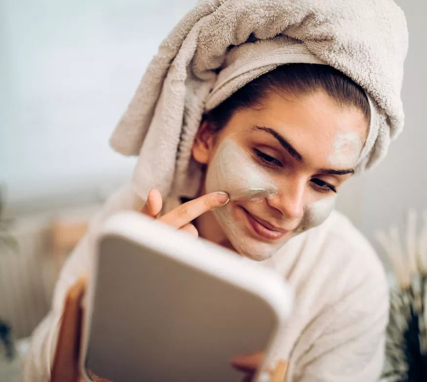 Tubo de limpiador facial Herbalife SKIN blanco. Mascarilla purificante de arcilla con menta.