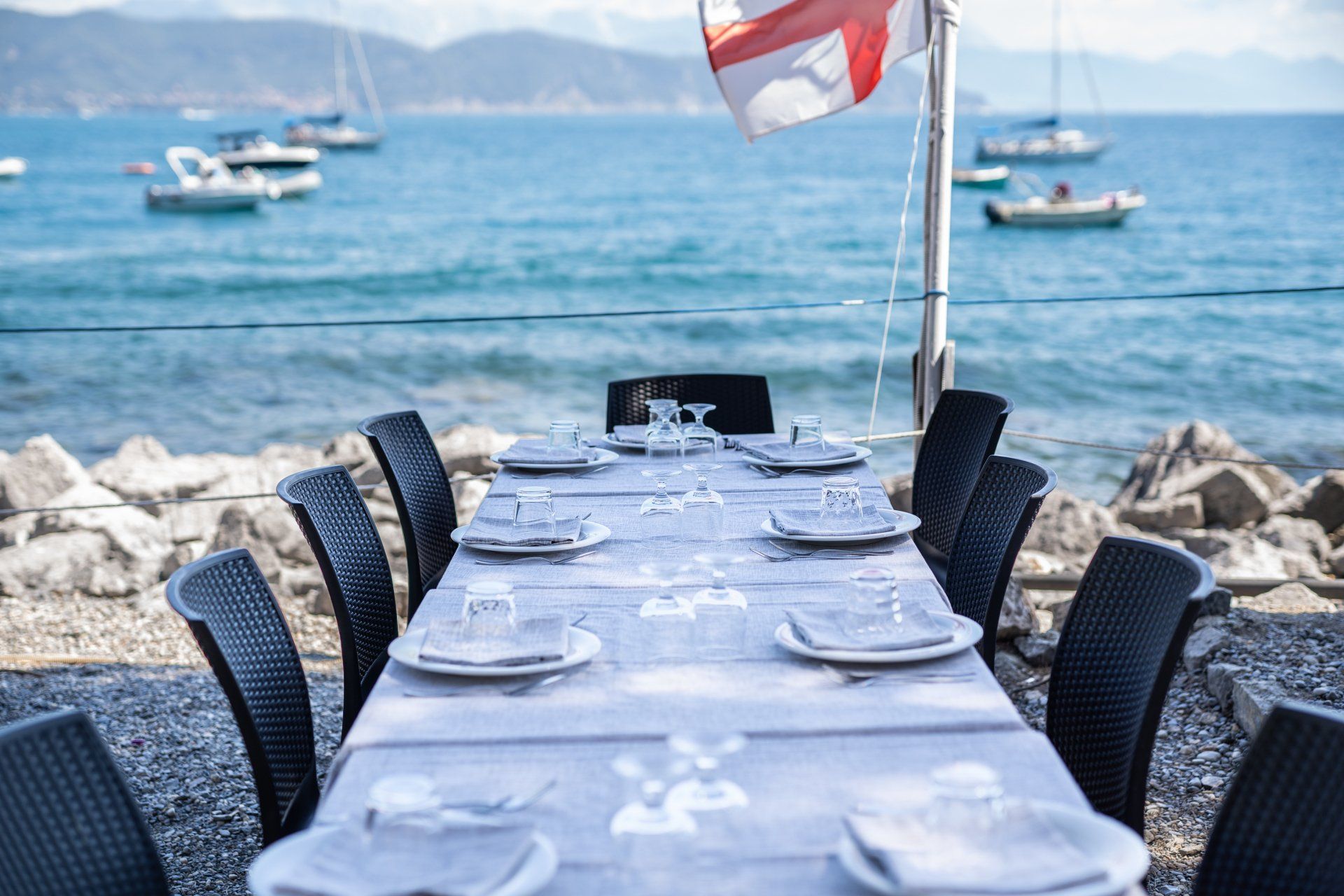 ristorante con terrazza sul mare