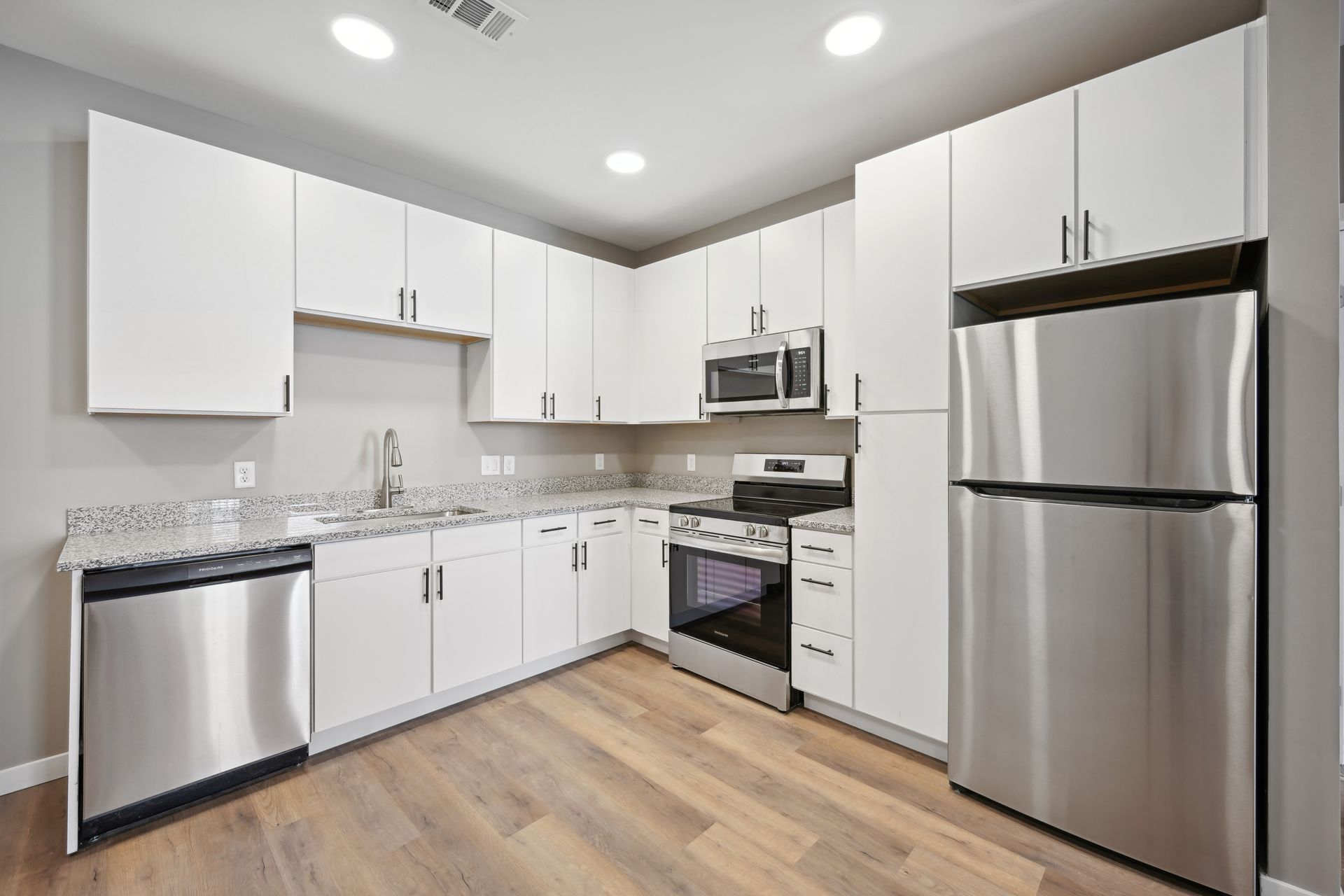 Photo of modern dining area, click here to view Amenities