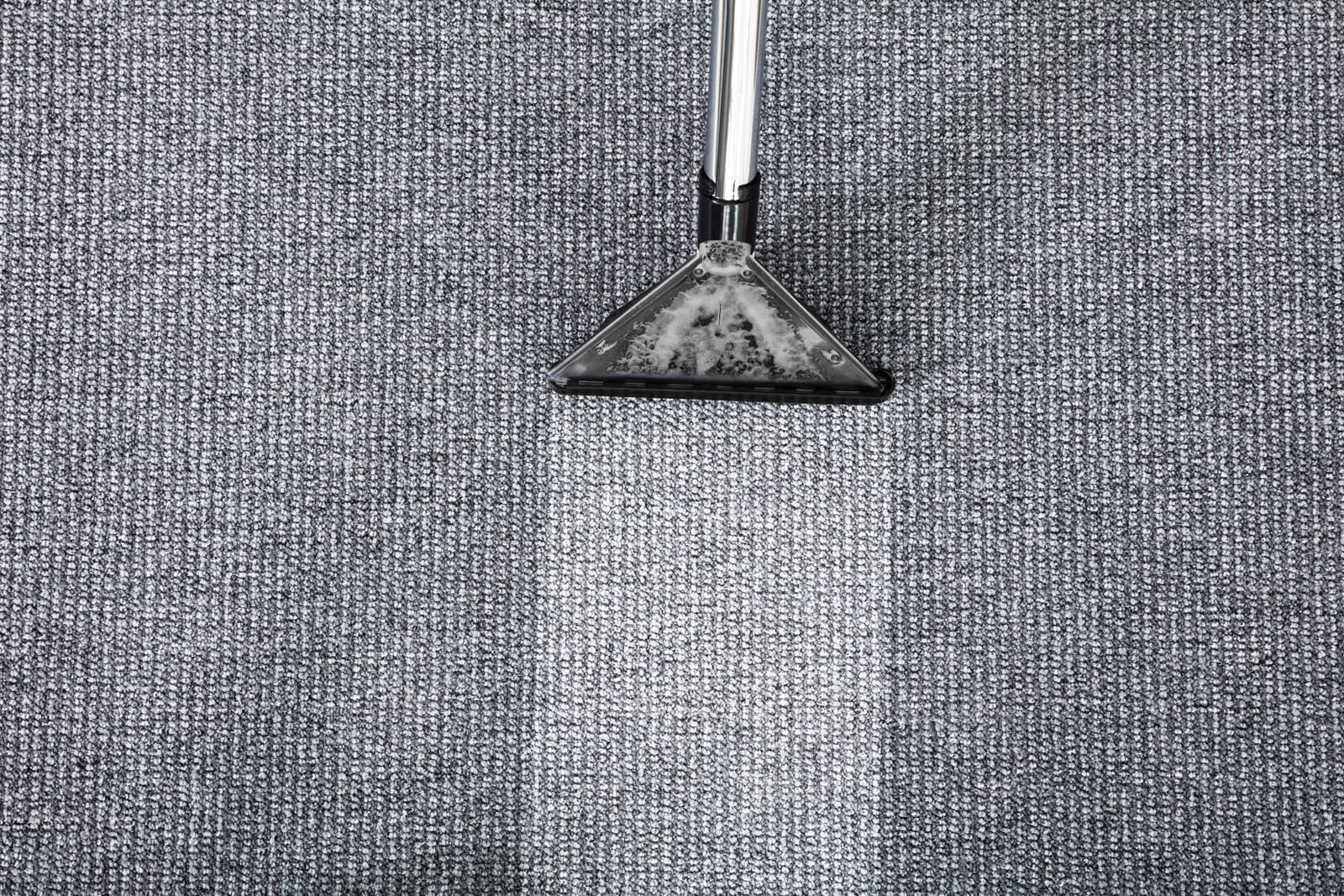 vacuum-cleaner-cleaning-carpet