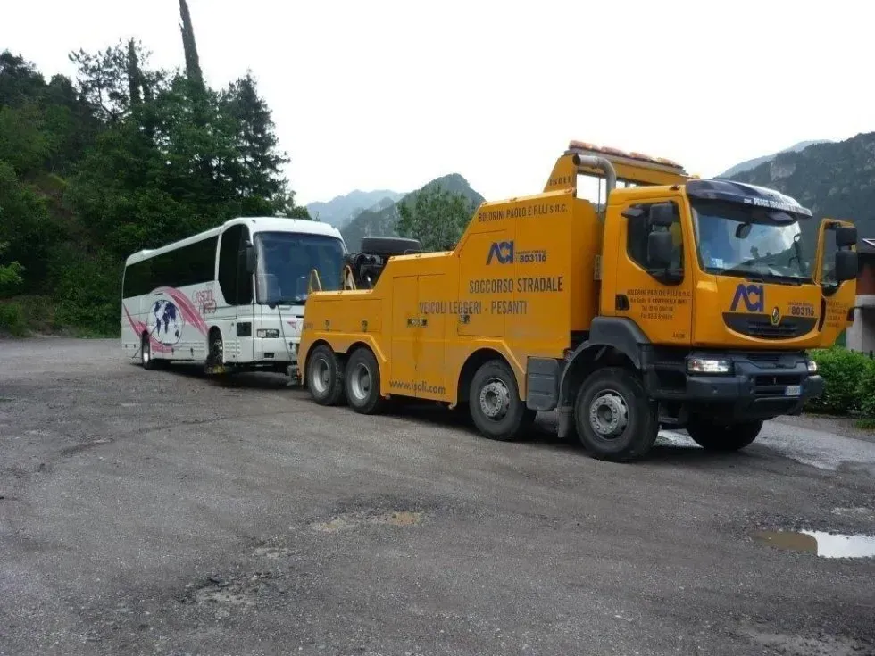 soccorso mezzi pesanti come pulman a Mantova
