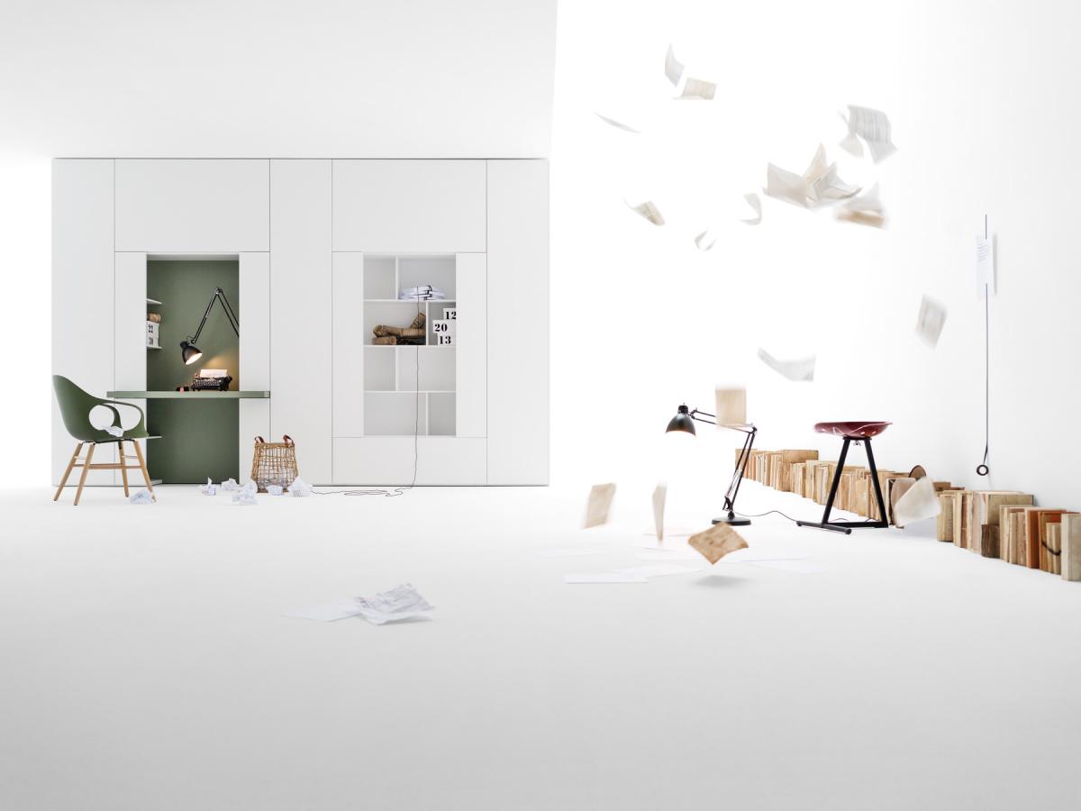 armadio con scrivania e mensole incassate