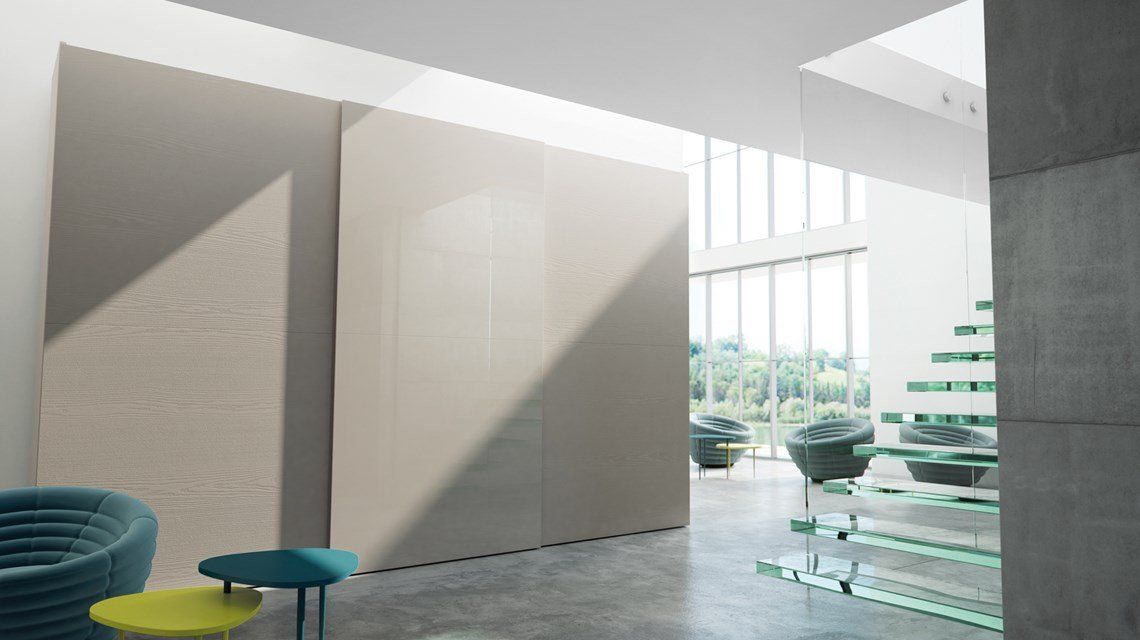 armadio moderno con ante scorrevoli