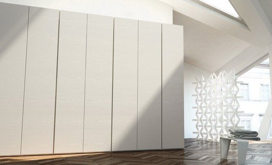 armadio grande in stile moderno