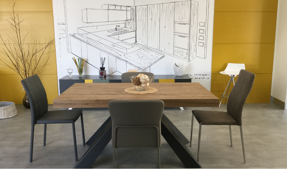 tavolo in legno con sedie moderne