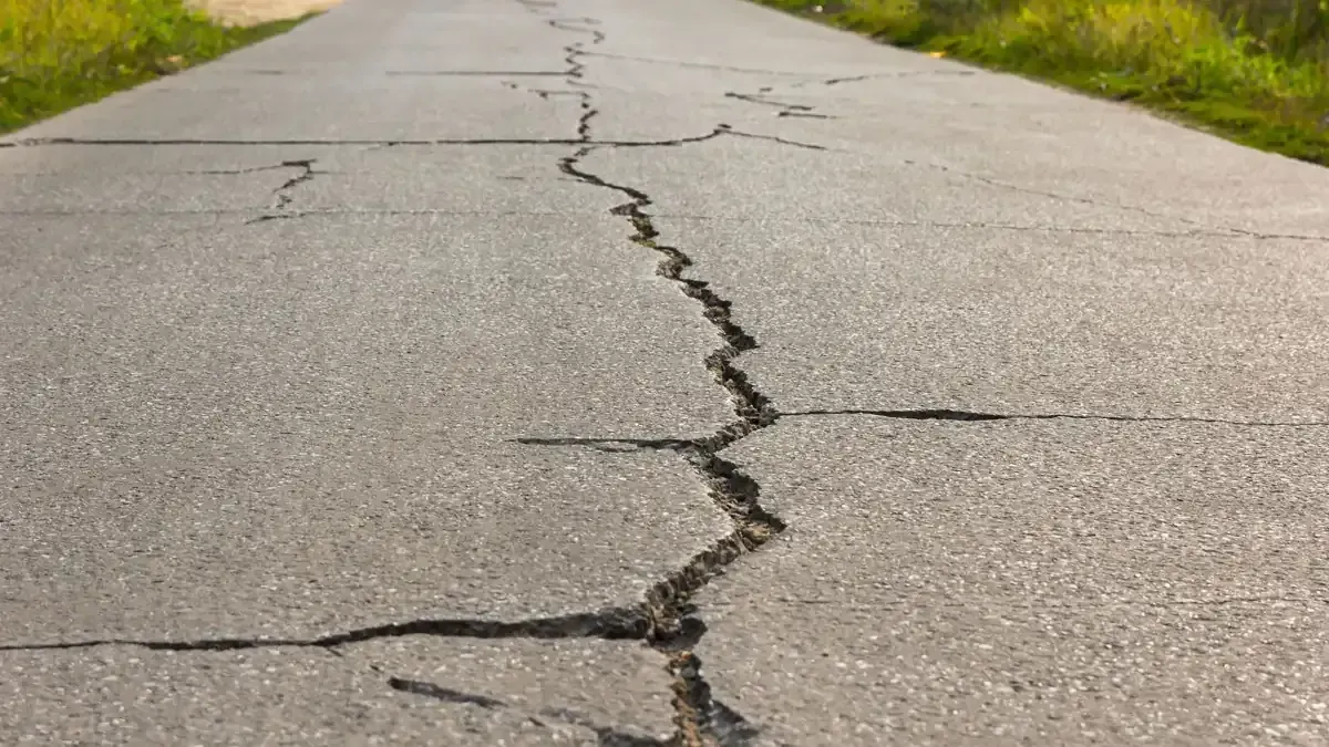 common causes of concrete cracks