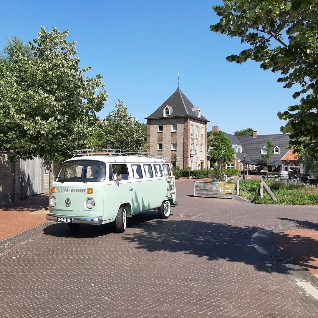 Volkswagen T2  huren mint groen