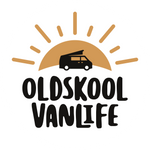Een logo voor oldskool vanlife met een busje bovenop een zon.