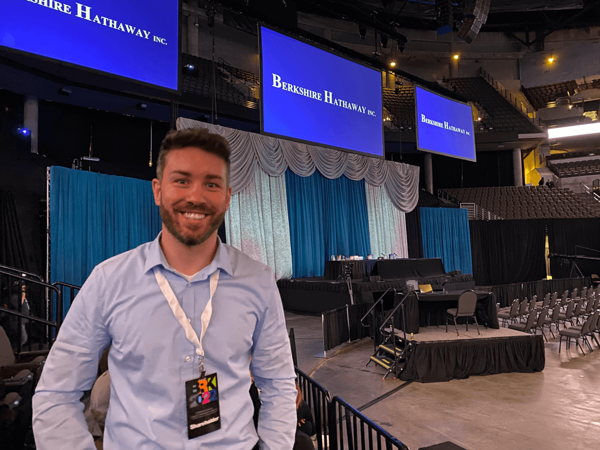 Olivier Estoppey in front of the stage of the Berkshire Hathaway shareholder meeting 2022