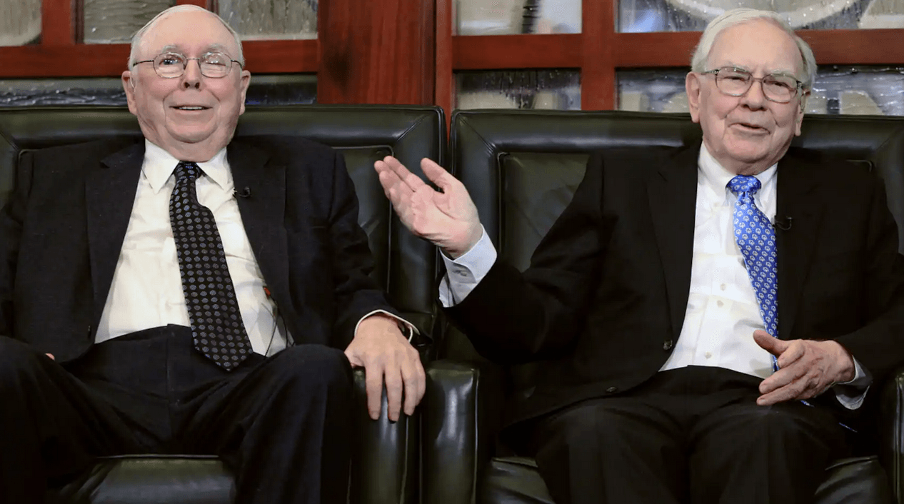 Photo of Charlie Munger and Warren Buffet