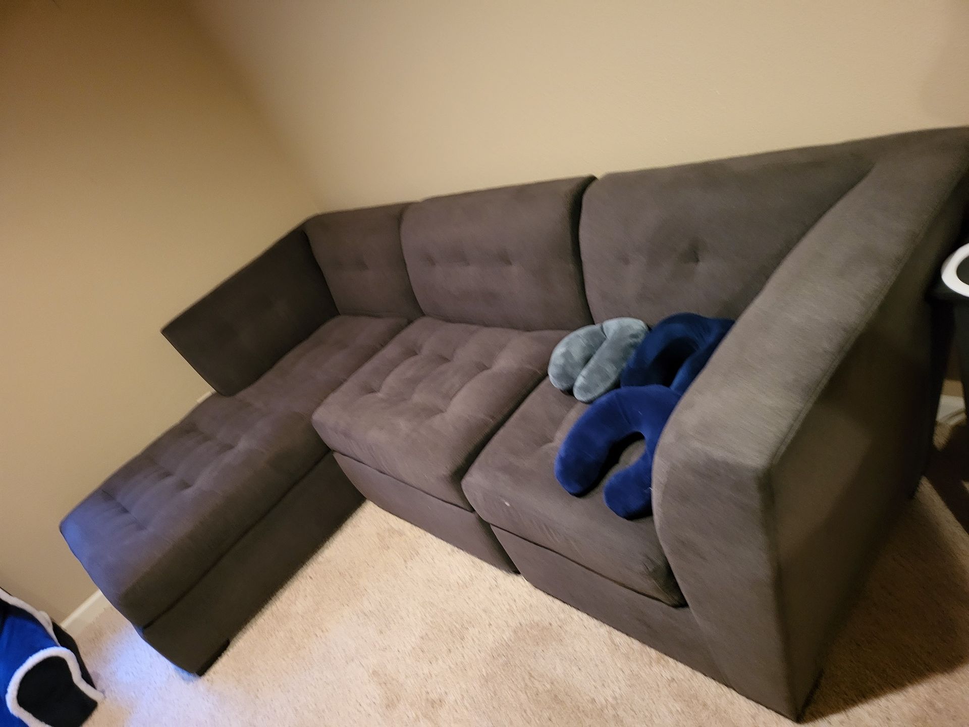 A gray sectional couch is sitting in a living room.