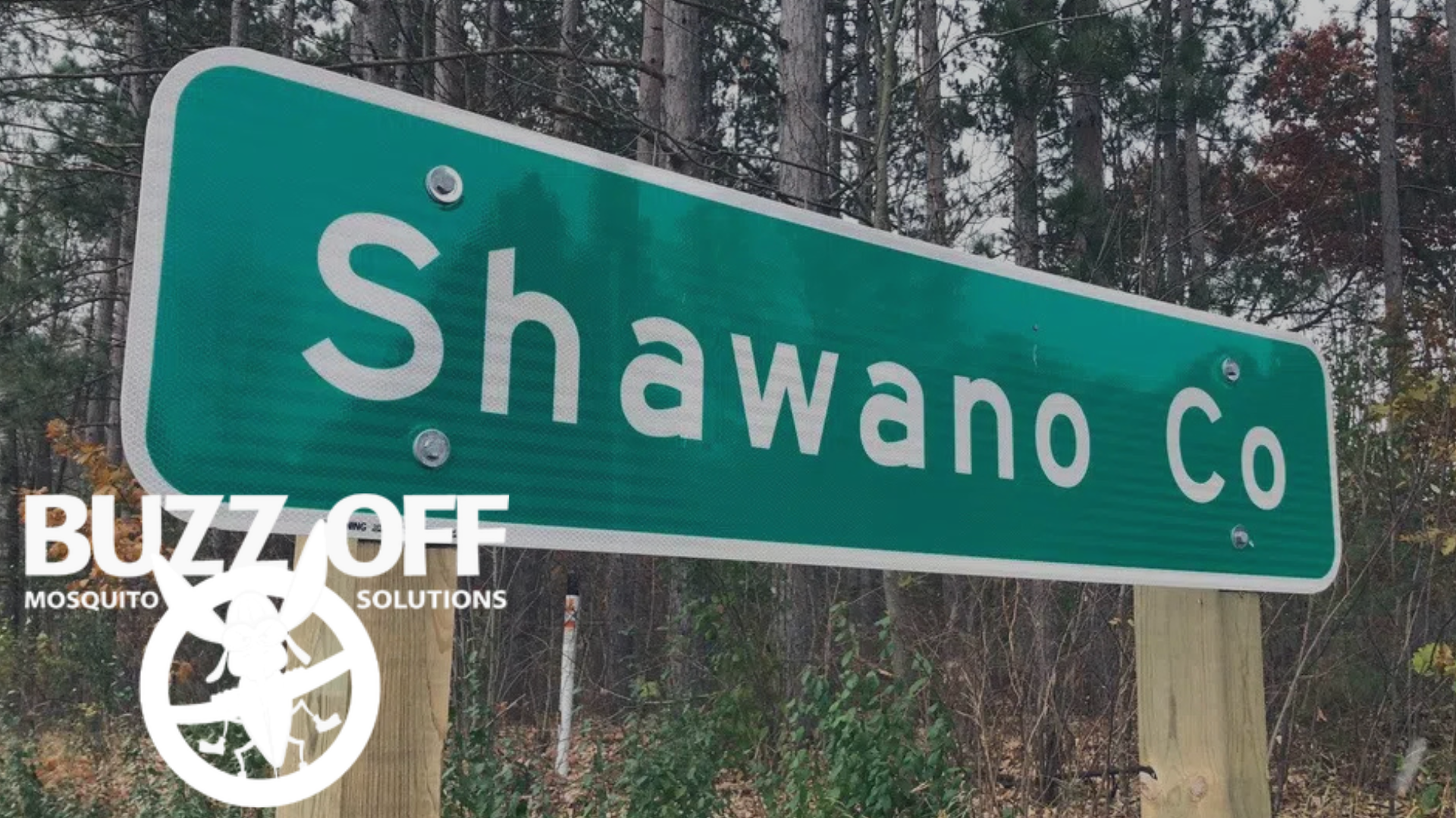 A green sign that says shawano co on it