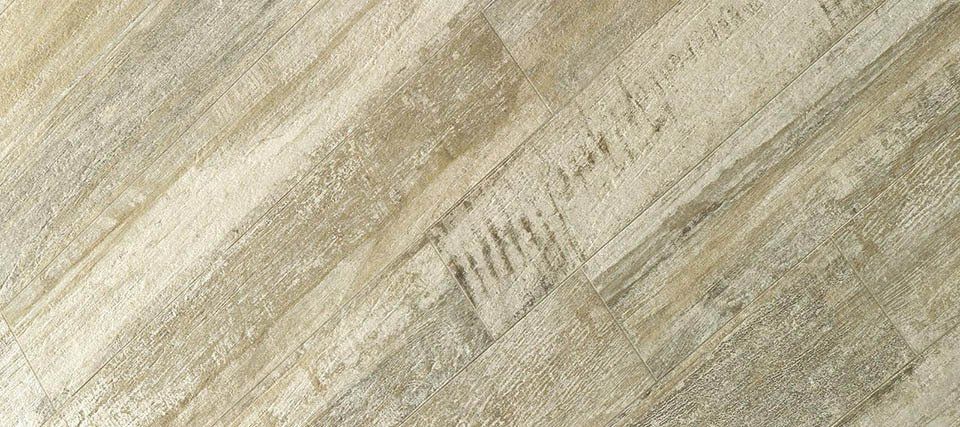pavimento in grès porcellanato effetto legno chiaro