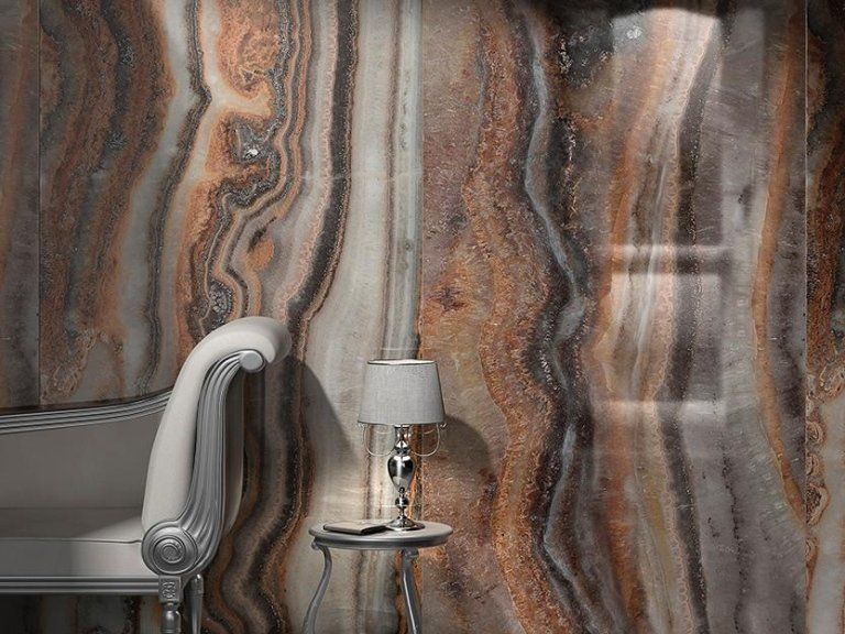 pareti effetto marmo bronzo e grigio in ceramica