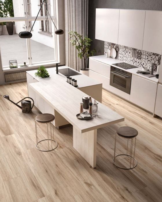cucina con pavimento effetto legno in ceramica
