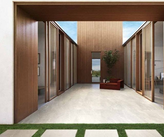 area esterna di attività commerciale con pavimento lucido in ceramica