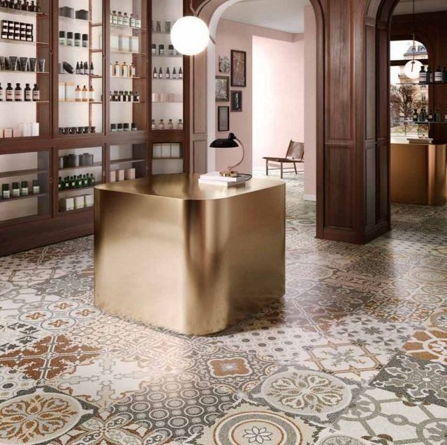 arredo contract con pavimento di piastrelle in ceramica