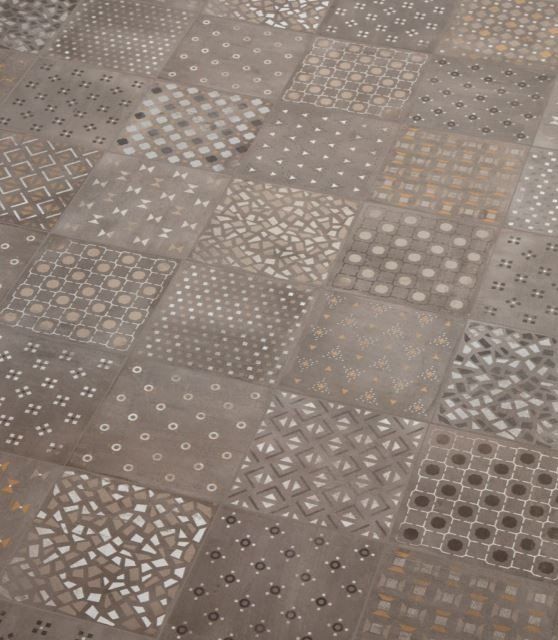 piastrelle grigie in ceramica con pattern diversi