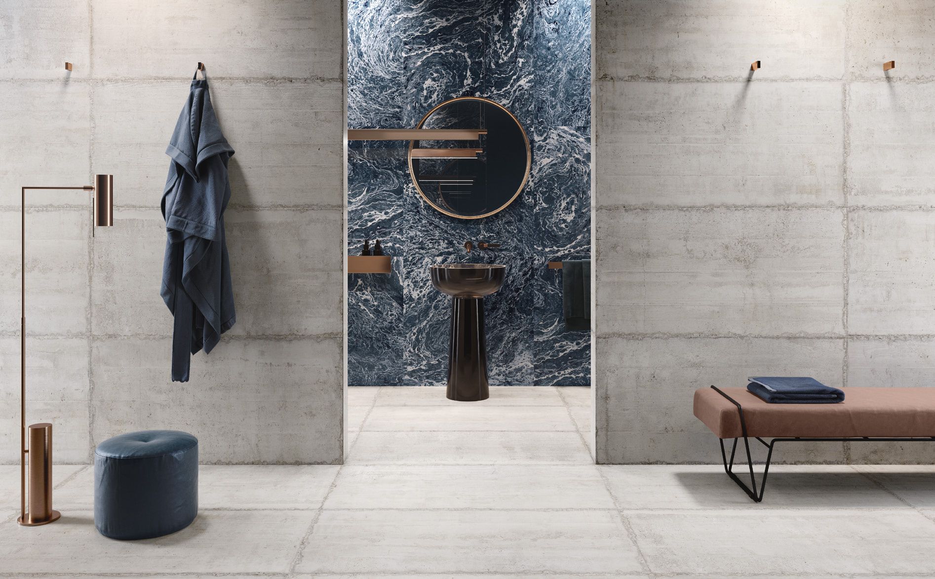 bagno con rivestimenti grigi