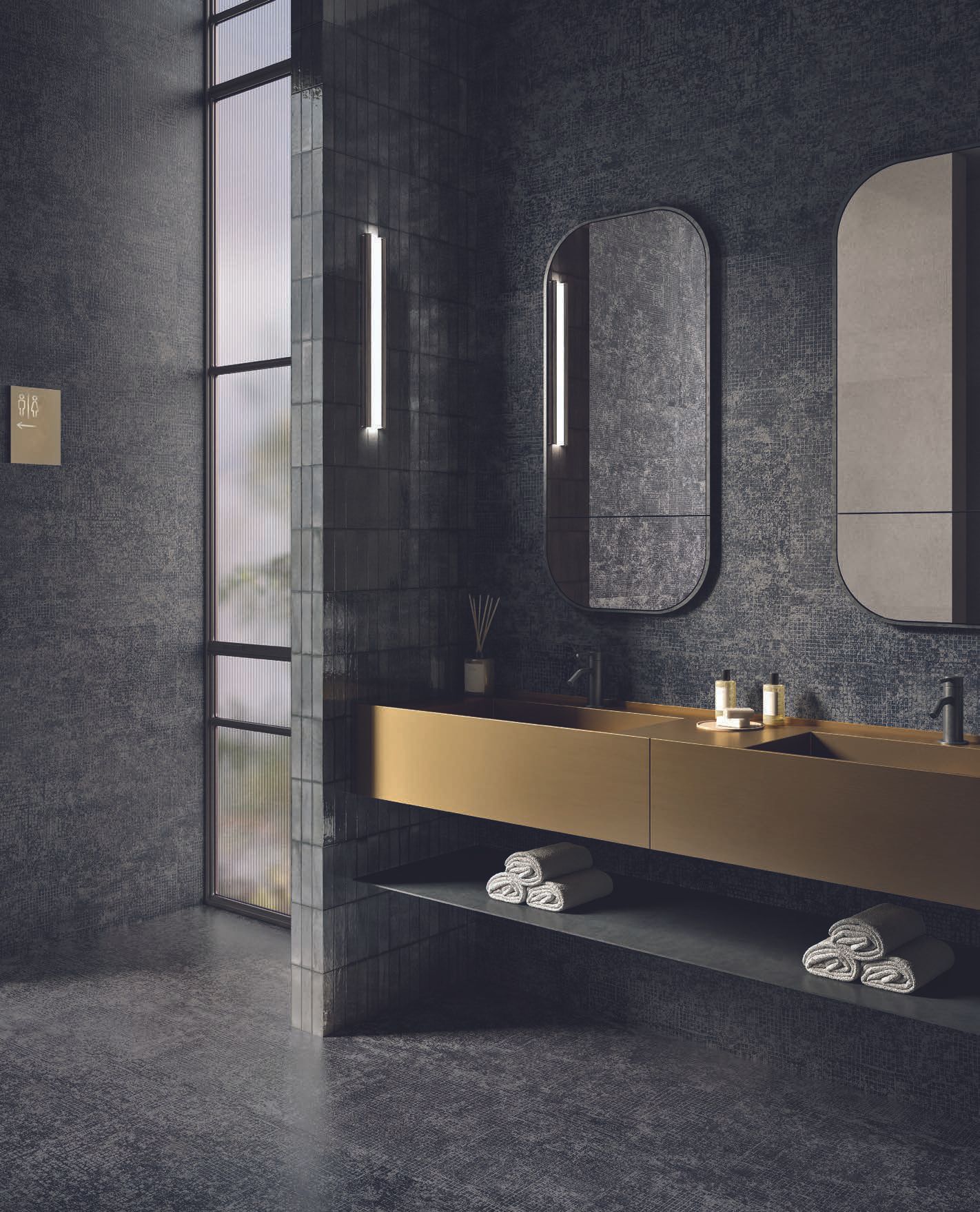 bagno moderno con rivestimenti grigi