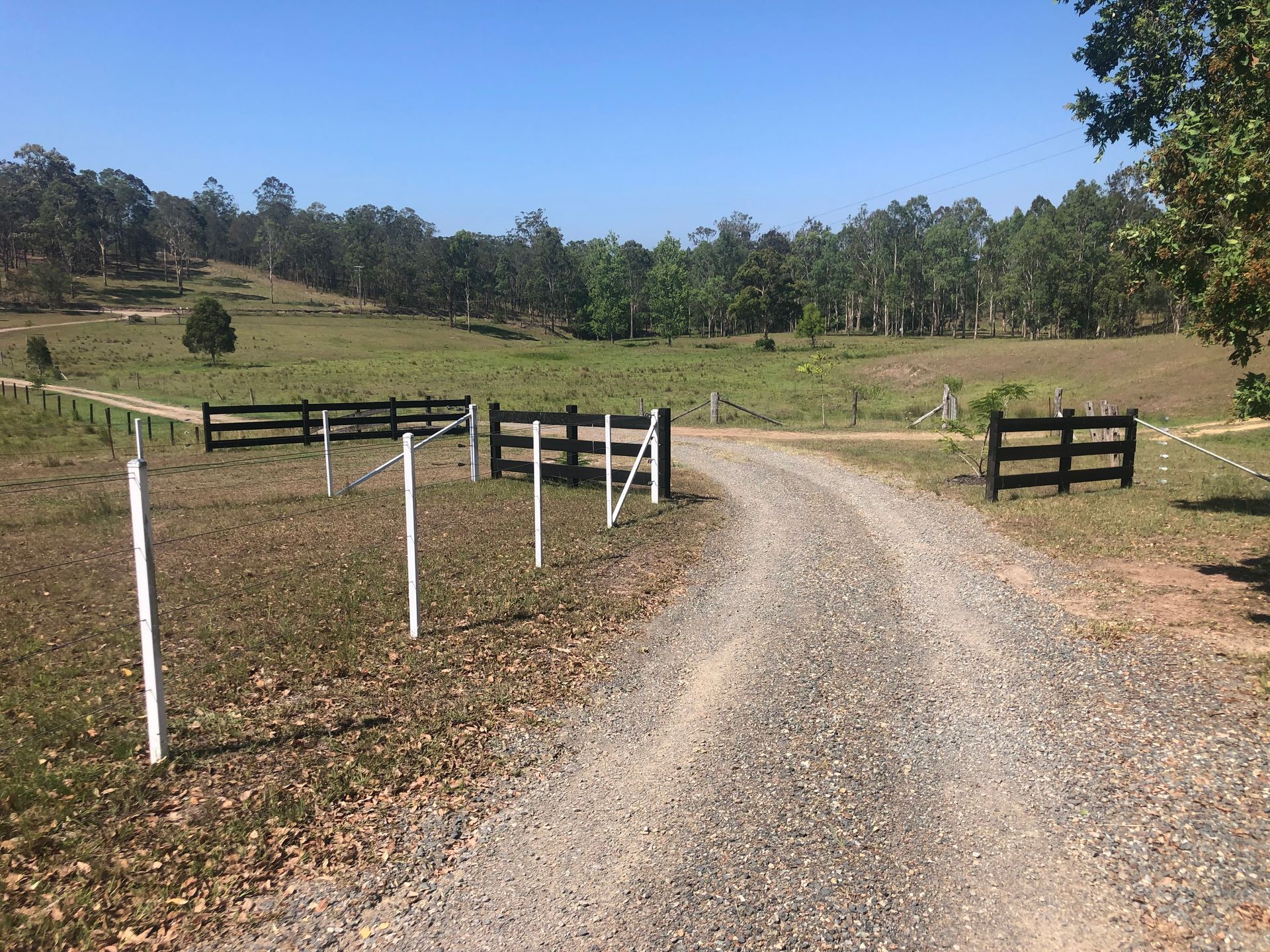 Gravel Driveway Leading to a Rural Property Entrance — Fencer Steve In Crescent Head, NSW