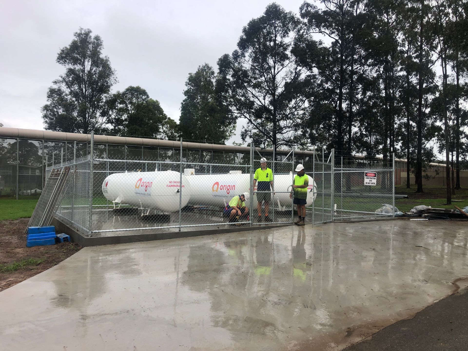 Workers Near White Gas Tanks Inside a Chain-link Fence, on a Concrete Pad — Fencer Steve In Laurieton, NSW