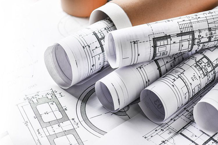 Diversi rotoli di progetti architettonici in bianco e nero plottaggio