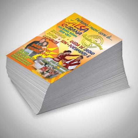 Una pila di volantini