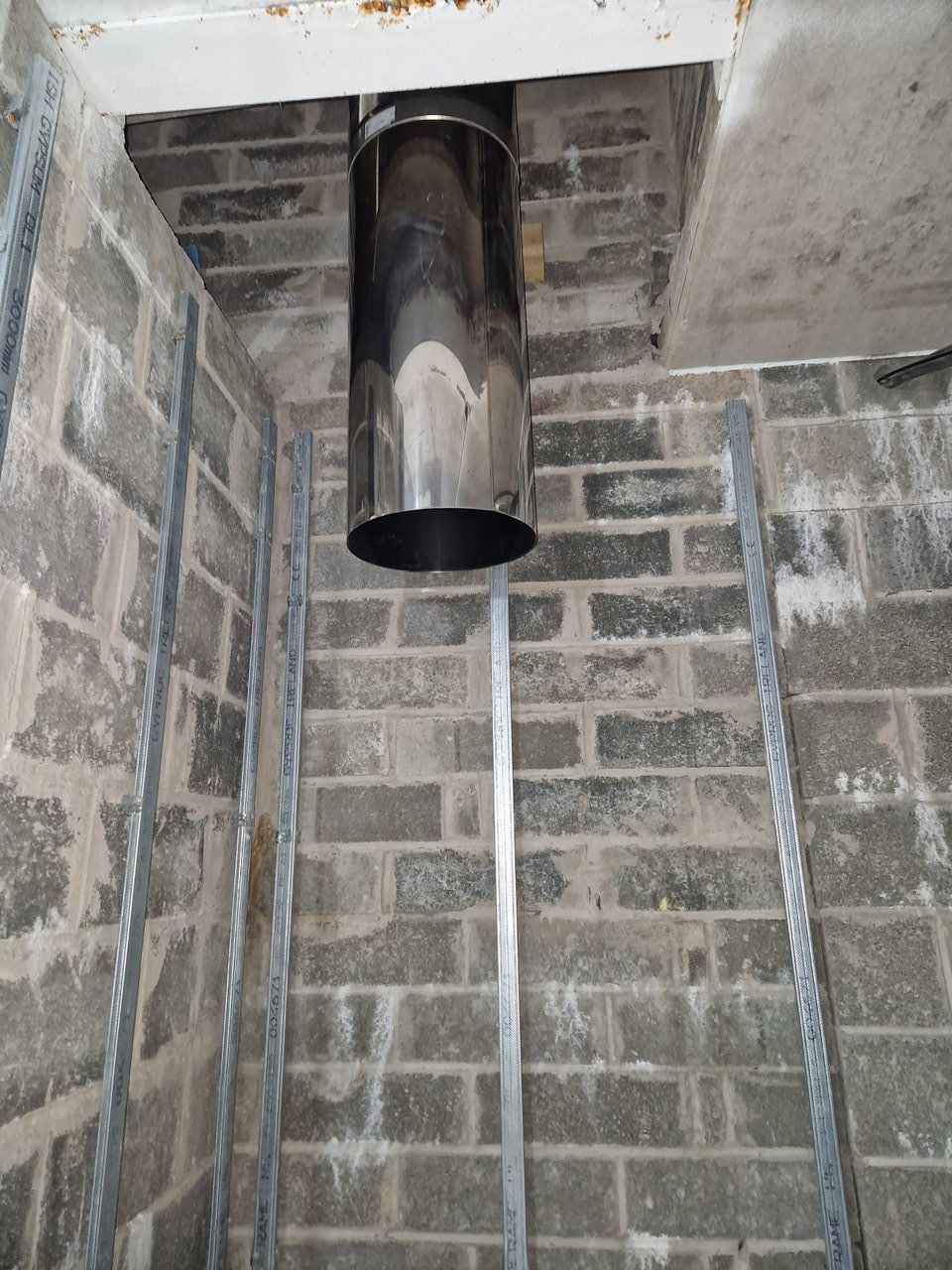 Chute end prior to damper installation