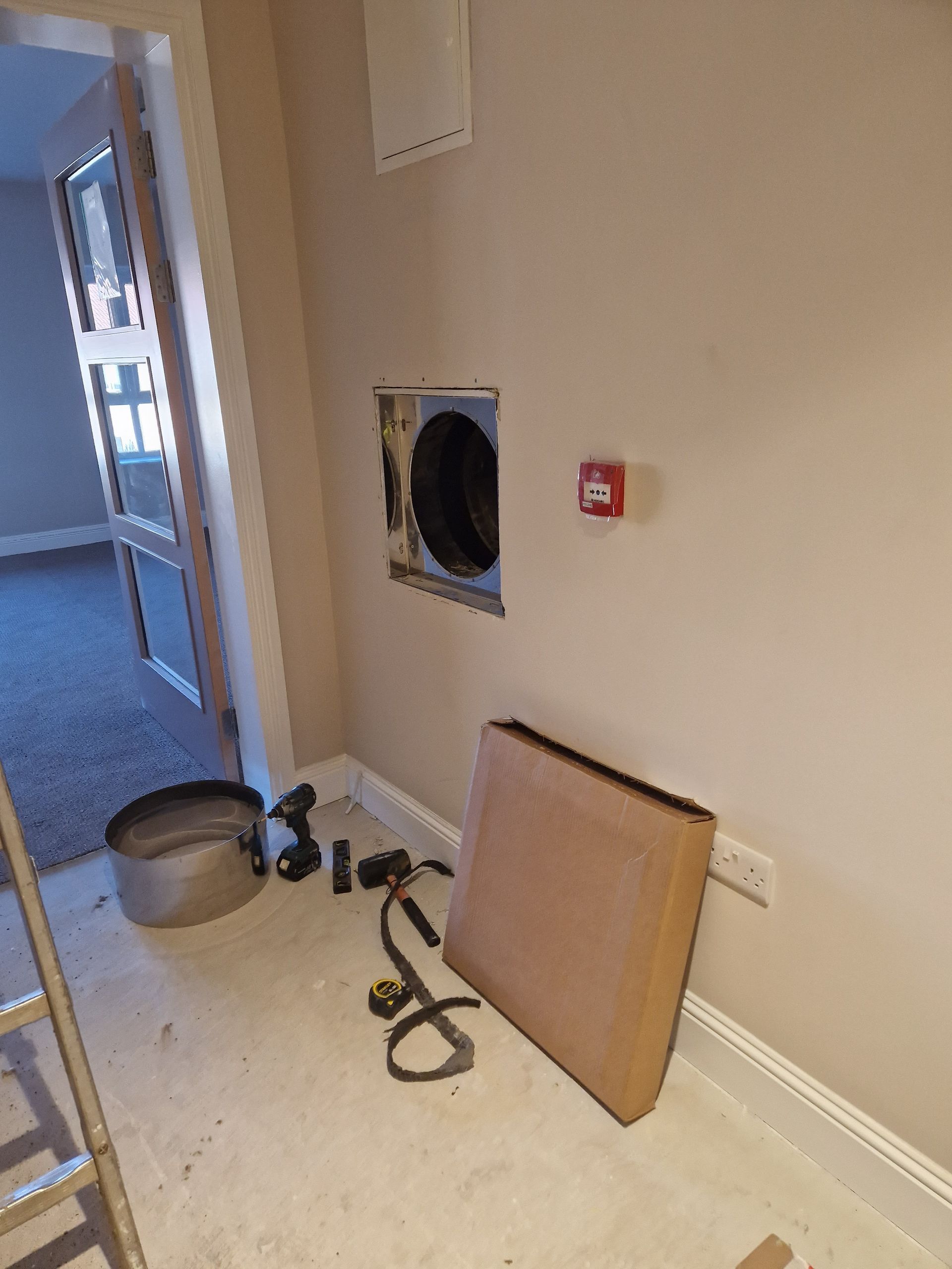 Keypad installation for the laundry chute