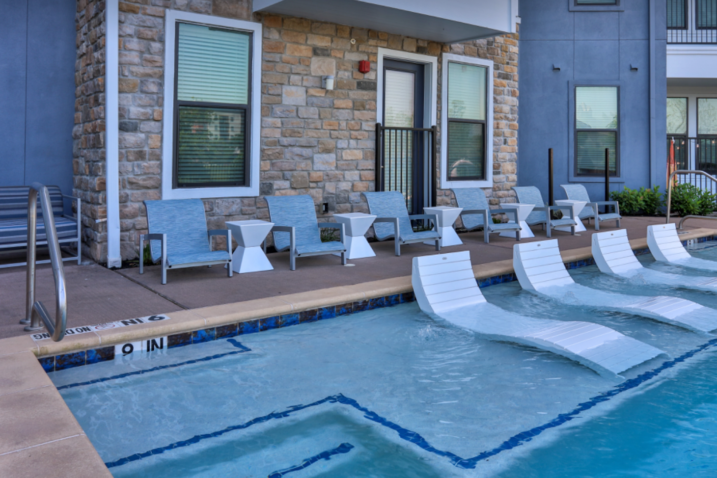 The Vue on Macgregor Apartment Homes - pool